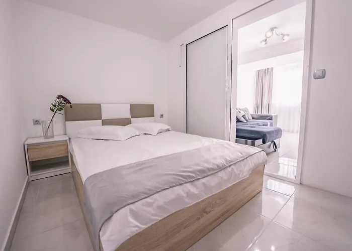 The Moon * Sandanski