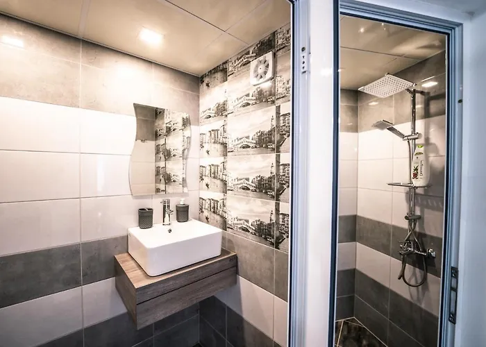 The Moon Apartament *